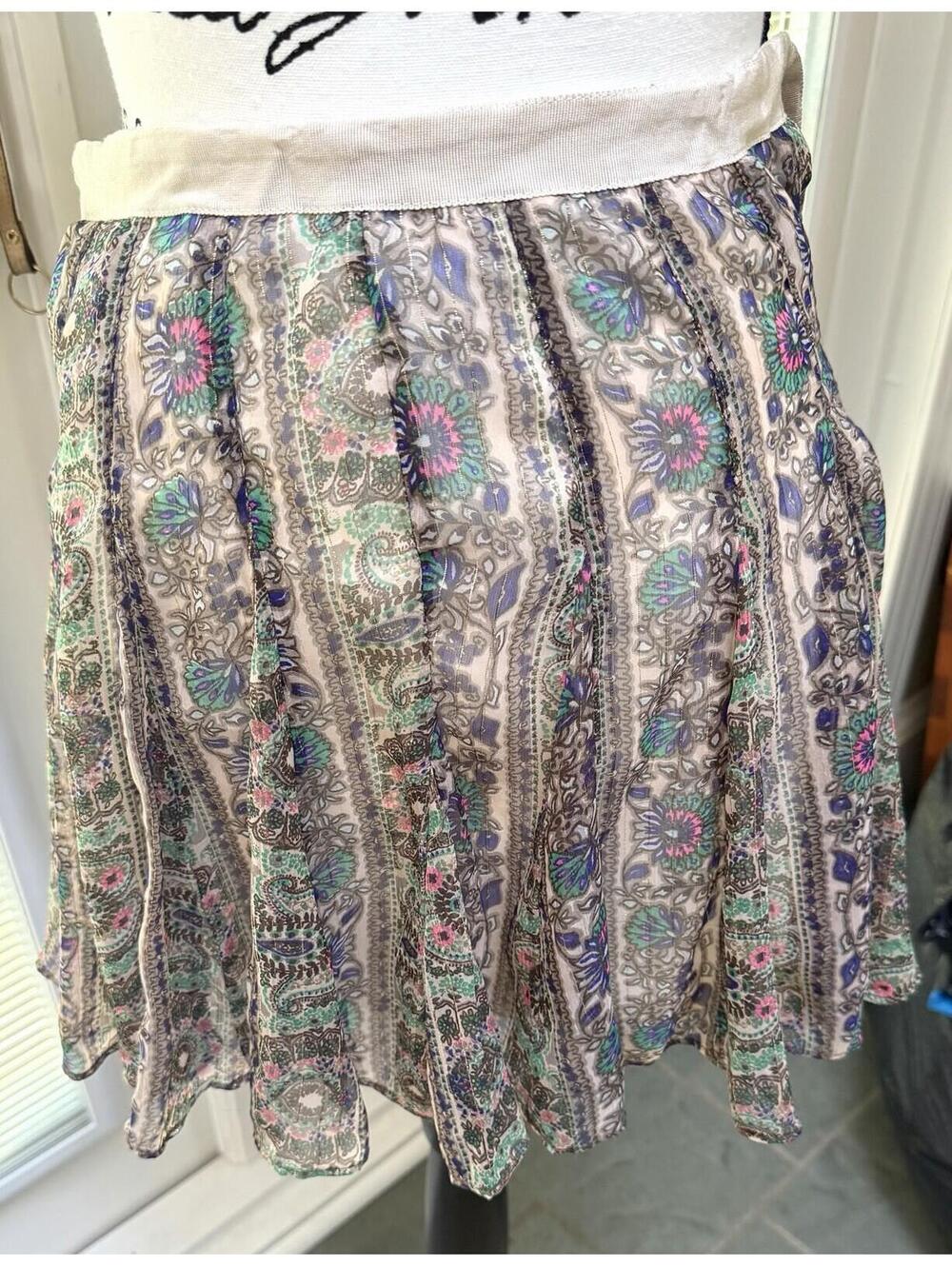 American Eagle Metallic Floral Skirt Size 0. EUC